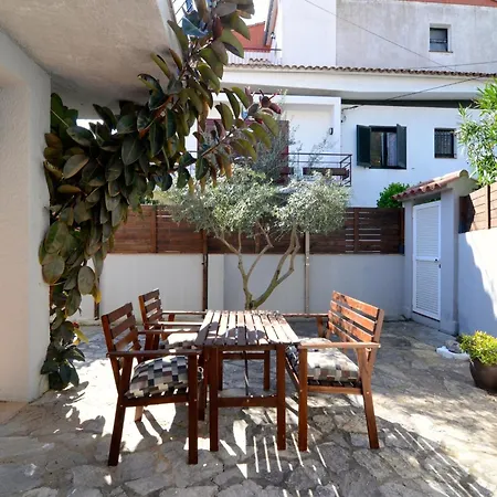 House In Near Sandy 度假居